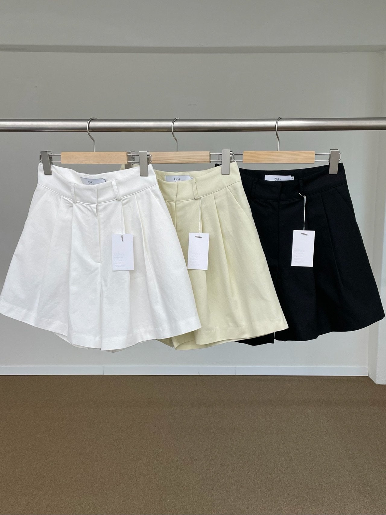 Cotton Pleated shorts